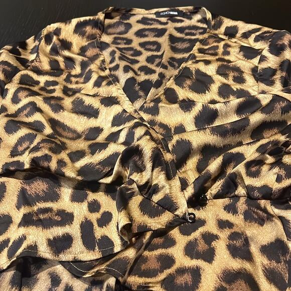 Fashion Nova Leopard Print Wrap Top size Large - Picture 2 of 5